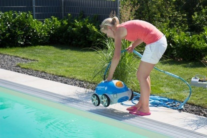Vkládání robota Poolrunner do bazénu
