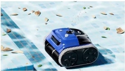 Planet Pool CF 400 AKU při čištění bazénu